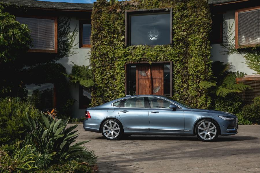  Volvo S90 D4 Inscription 2017 года  (ZA) (фото 3 из 8)
